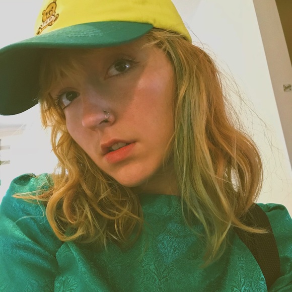 Meet your Posher, Brianna ☺️ - Picture 1 of 8